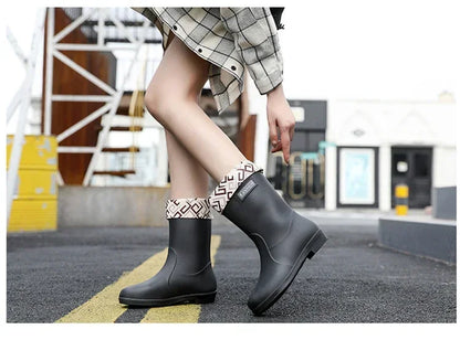 Women’s Four-Season Waterproof Rain Boots – Mid-Tube Non-Slip Rubber Shoes with Cotton Lining for Outdoor Fashion