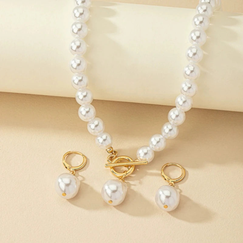 Women's Imitation Pearl Jewelry Set - Personalized Pendant Necklace & Earrings for Elegant Holiday Fashion