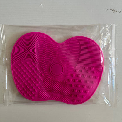 Apple-Shaped Silicone Makeup Brush Cleaner Pad - Suction Cup Cosmetic Tool Cleaning Mat