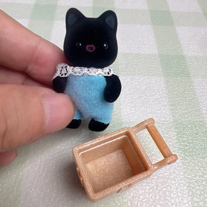 Sylvanian Families Blind Keychain Accessories – Original Mini Figures & Kids’ Toy Kitchen Set
