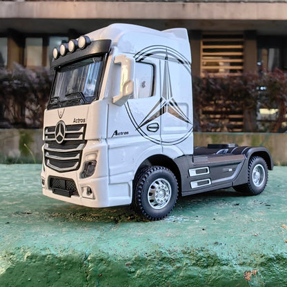 1:50 Large Diecast Alloy Truck Model – Pull-Back Container Toy with Sound & Light for Boys’ Gifts