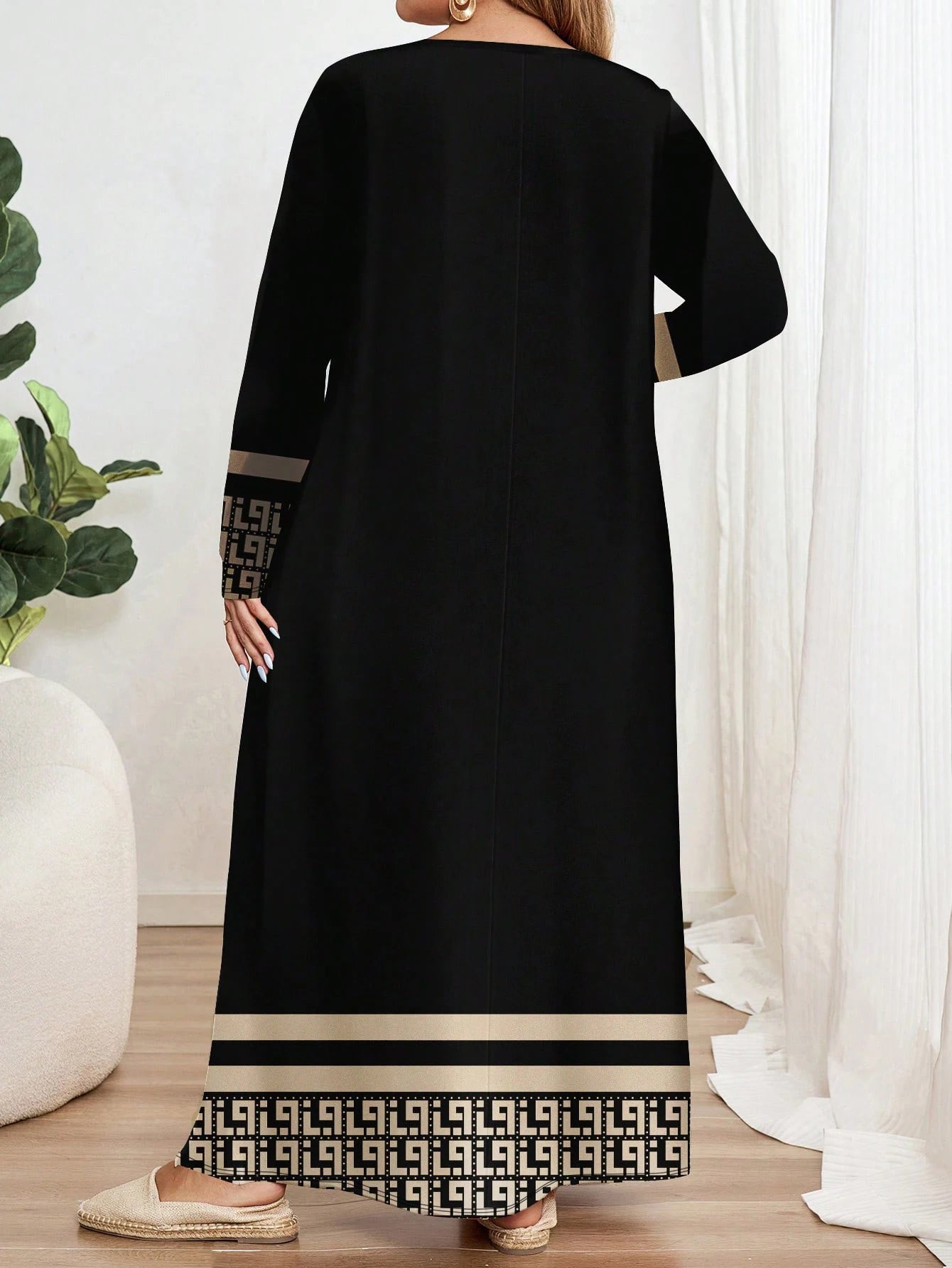 Plus-Size Women’s Ethnic Geometric Print Dress – Long Sleeve Round Neck Fashionable Maxi Dress