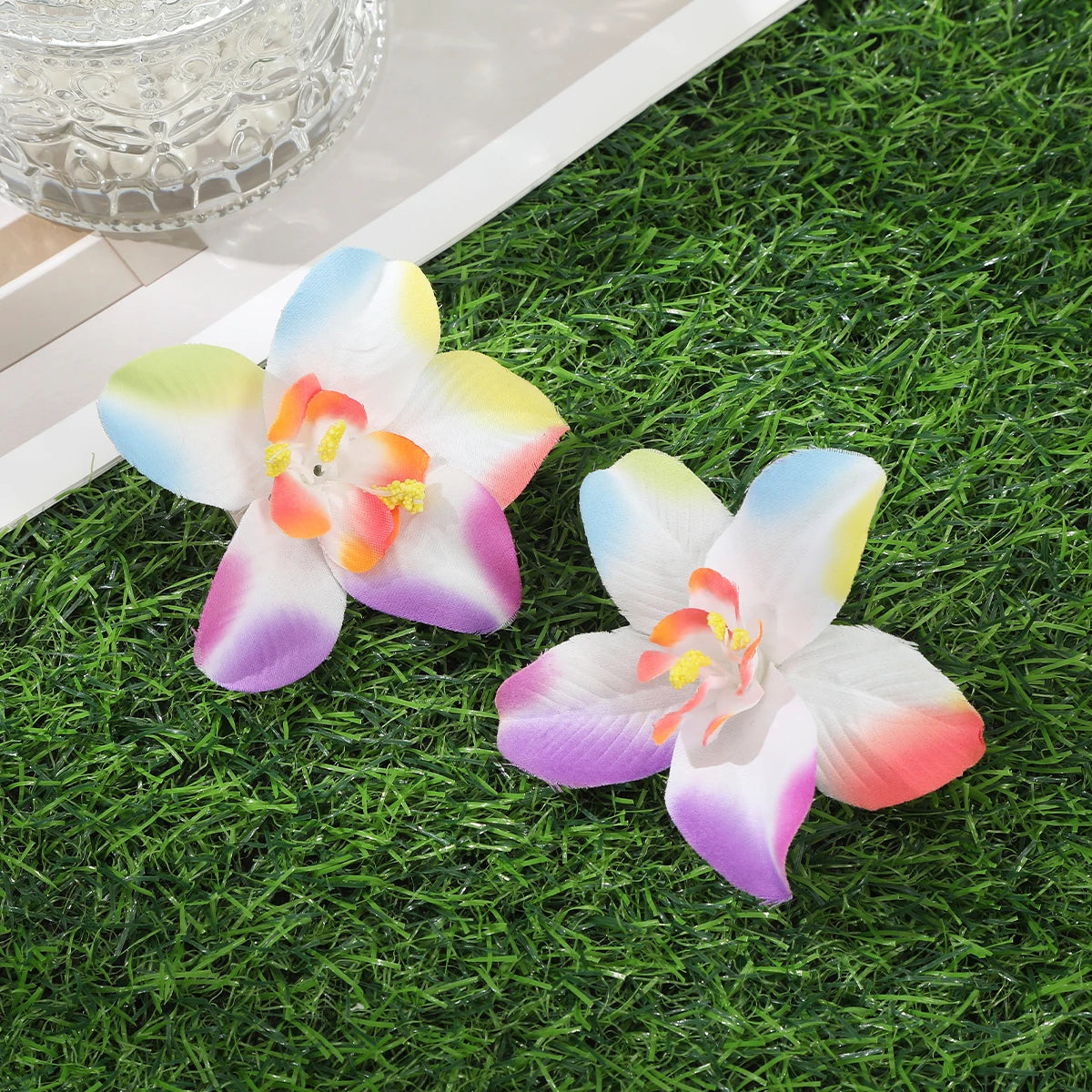 Simulated Orchid Flower Hairpins – White & Pink Hair Clips for Women, Summer Travel Seaside Fashion Headwear