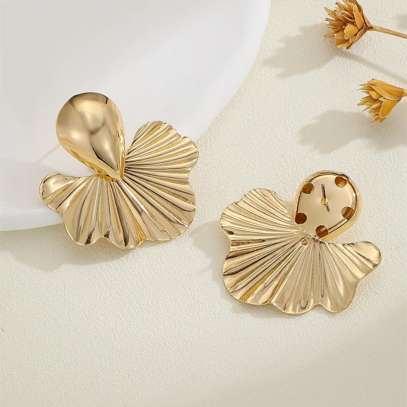 Retro Baroque Pearl Stud Earrings – Gold Irregular Alloy Jewelry for Women