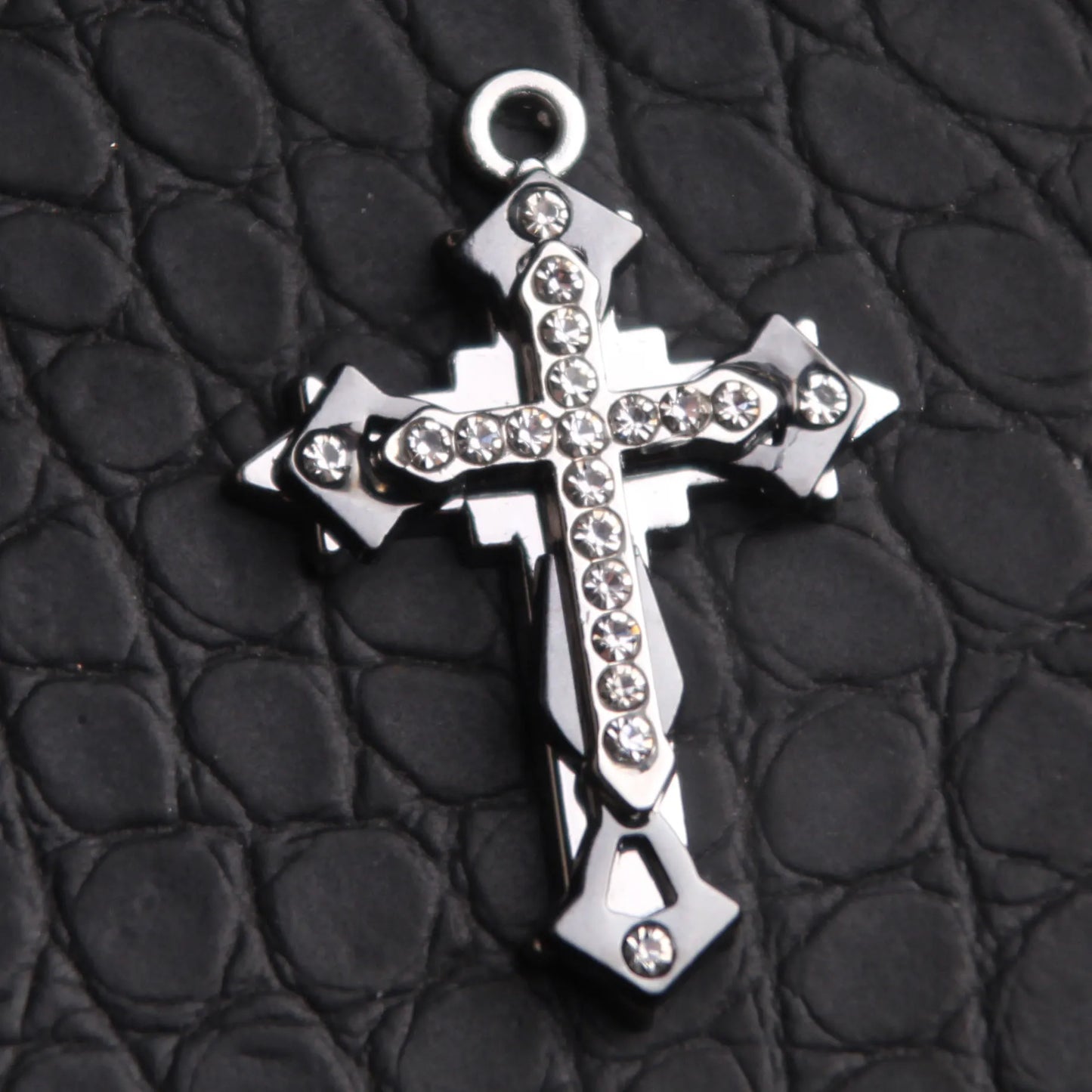 High-Quality Titanium Steel Cross Pendant Necklace – Non-Fading Hip-Hop Chain, Trendy Unisex Statement Jewelry for Men and Women