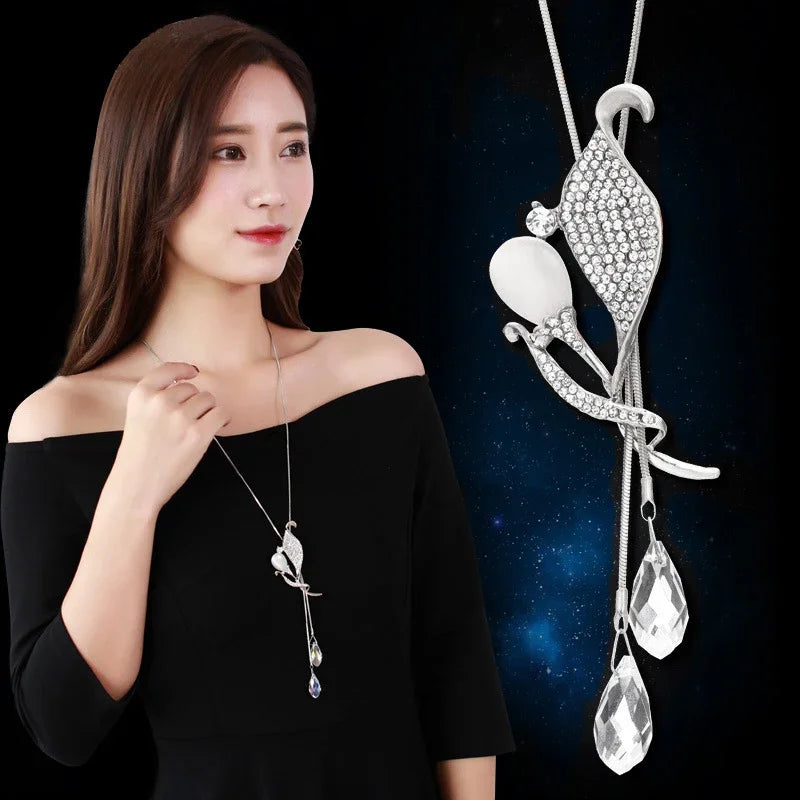 Opal Tulip Long Sweater Necklace – Elegant Floral Pendant Chain for Women Autumn Winter Fashion Accessories