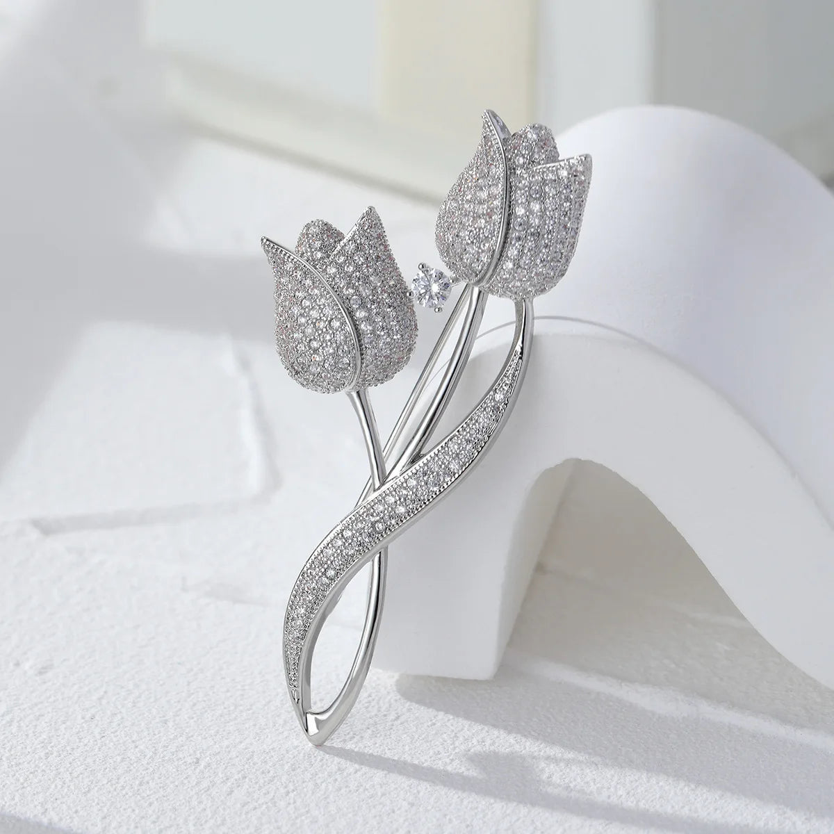 Luxury Tulip Flower Brooch Pin with White Stone – Elegant Rose Floral Jewelry for Women (2023 Design)