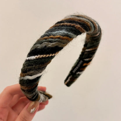 Black & White Camellia Embroidery Hairband – Woolen Weave Padded Headband for Women, French Fashion, Autumn/Winter 2023