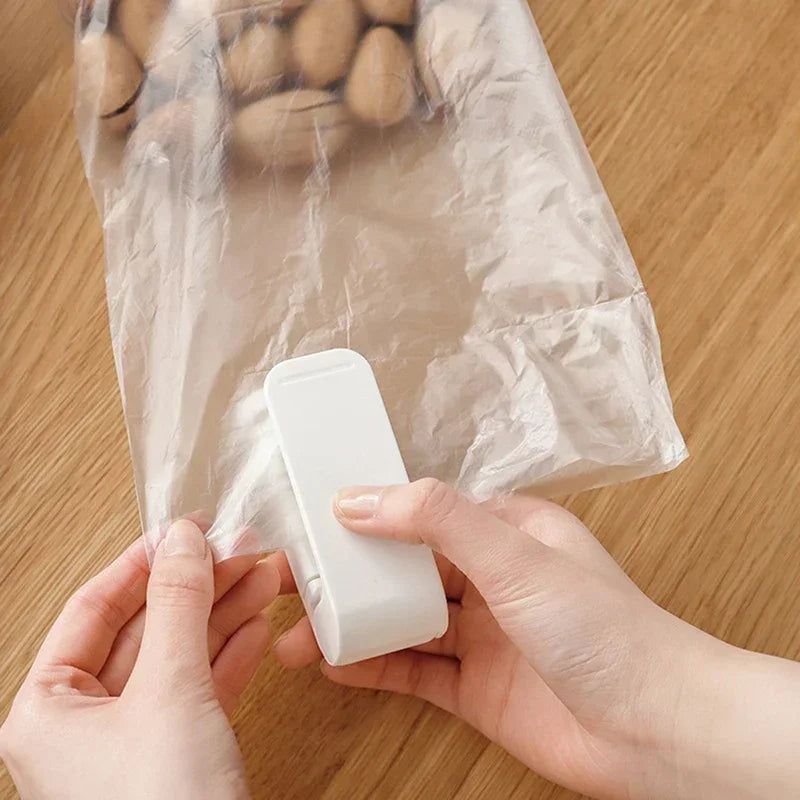 Mini Heat Sealing Machine – Portable Food Bag Sealer for Kitchen, Plastic Bag Closure & Packing Tool
