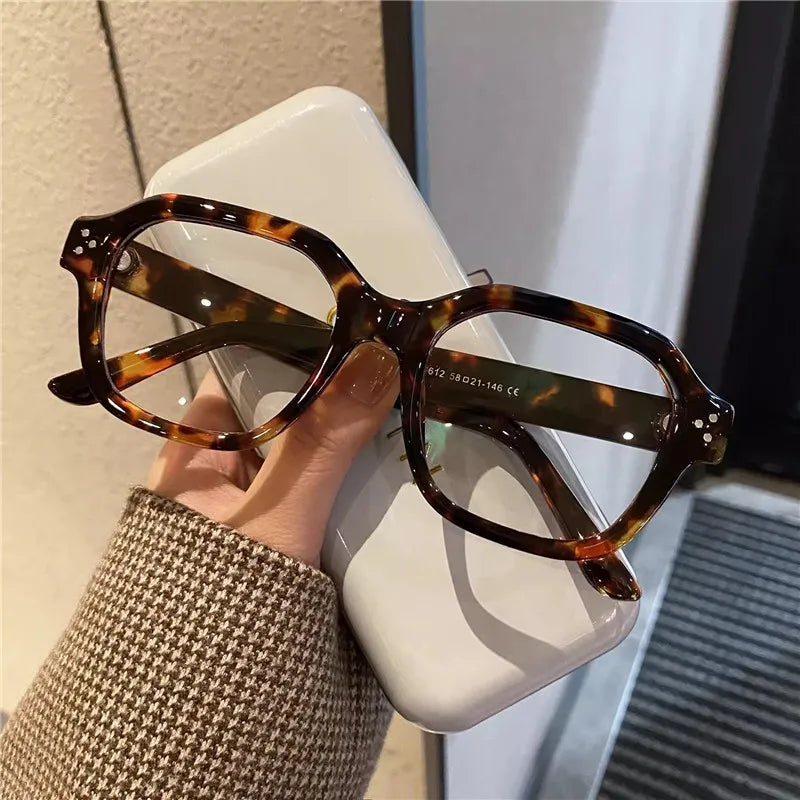 Retro Anti-Blue Light Computer Glasses – Oversized Trendy Eyeglasses for Women & Men, Stylish Classic Spectacles by Ouclos