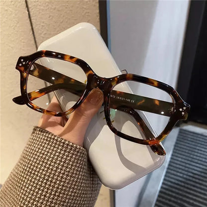Retro Anti-Blue Light Computer Glasses – Oversized Trendy Eyeglasses for Women & Men, Stylish Classic Spectacles by Ouclos