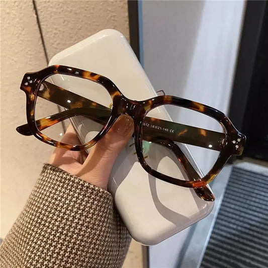 Retro Anti-Blue Light Computer Glasses – Oversized Trendy Eyeglasses for Women & Men, Stylish Classic Spectacles by Ouclos