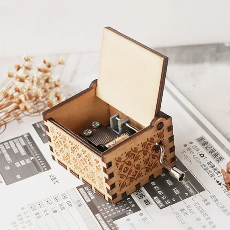 Star Wars Anime Wooden Hand-Crank Music Box – Creative Octave Gift for Couples, Weddings, Birthdays, and Xmas Decoration