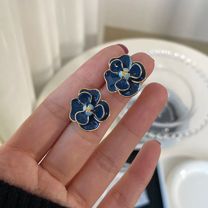Retro French Blue Camellia Stud Earrings – Elegant Light Luxury Metal Jewelry for Women