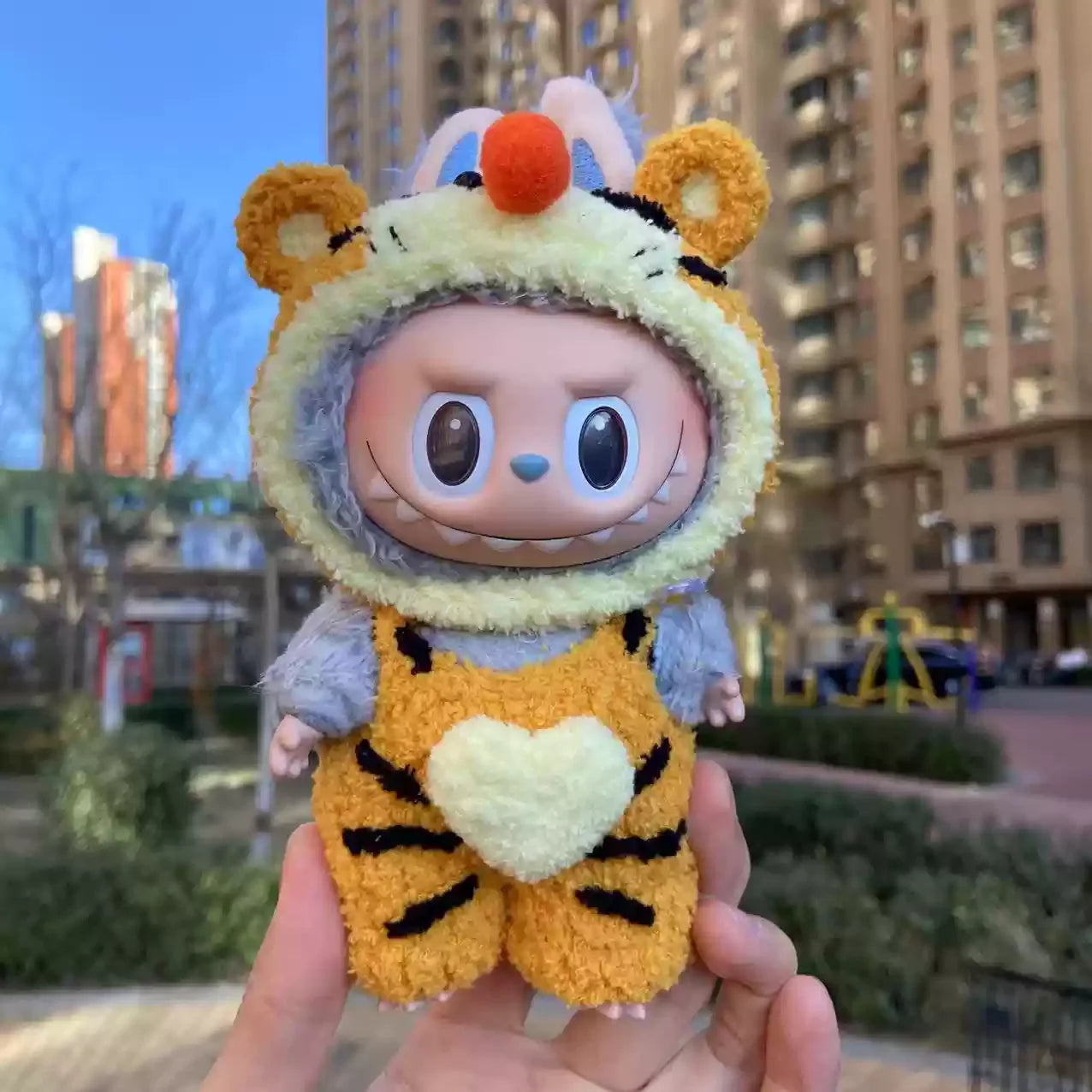 Labubu 17cm Heartbeat Macaron Monkey Toy – Stand-Up Dress-Up Jacket & Pants Suit