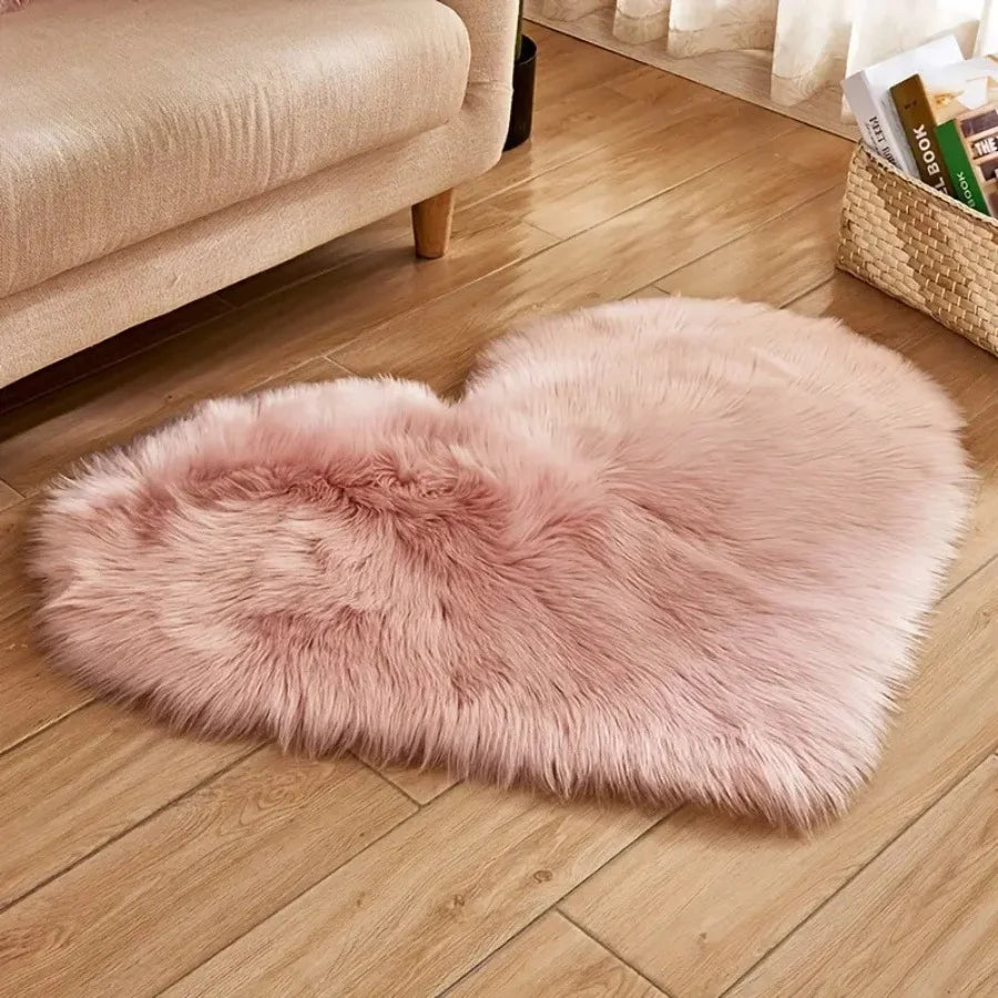 Ylsteed Heart-Shaped Faux Fur Baby Blanket - Soft Newborn Photography Prop & Photo Shoot Background Mat