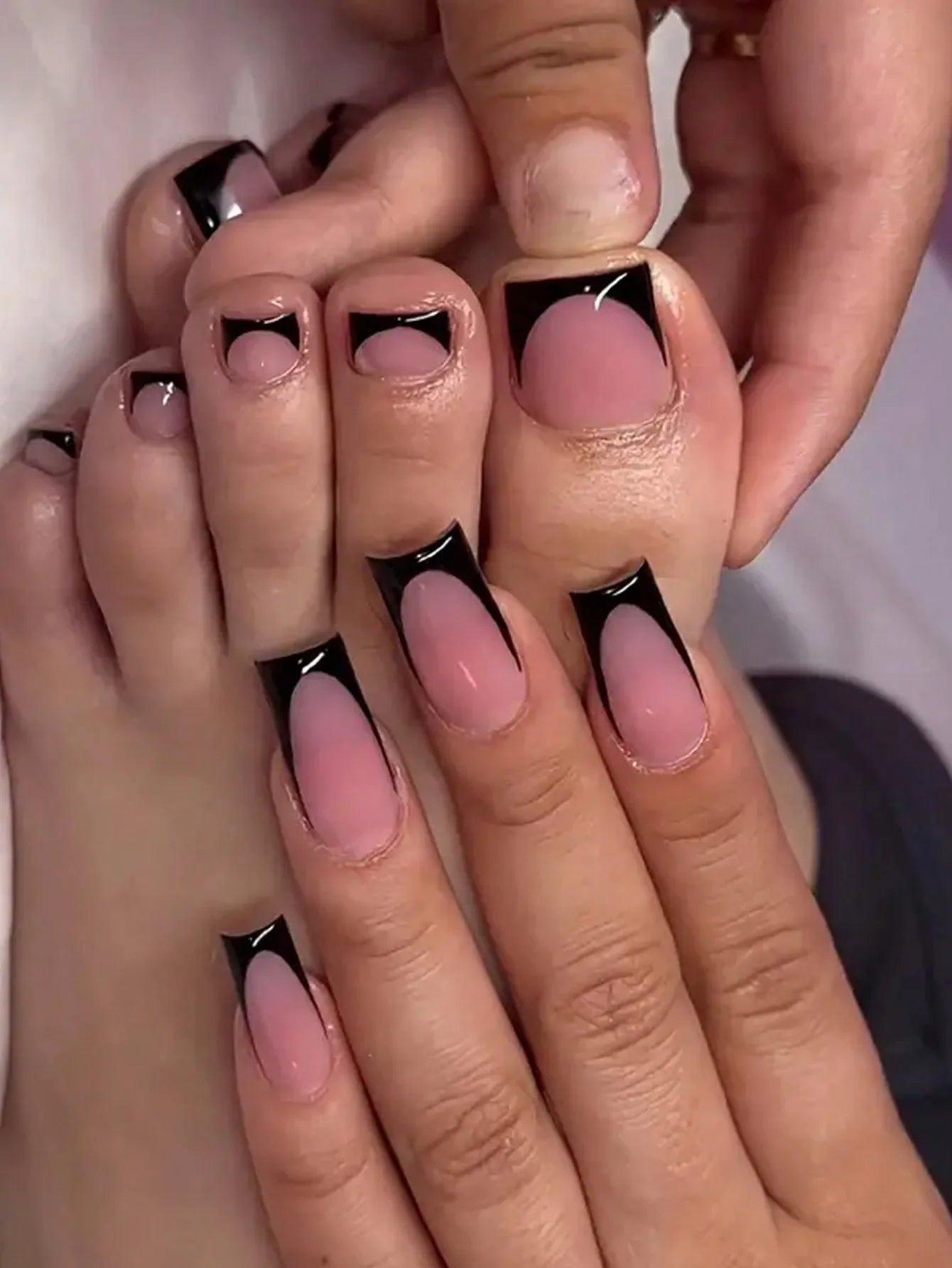 48PCS French Black Border Fake Toenails - Glossy Full-Cover Nude Press-On Nail Set