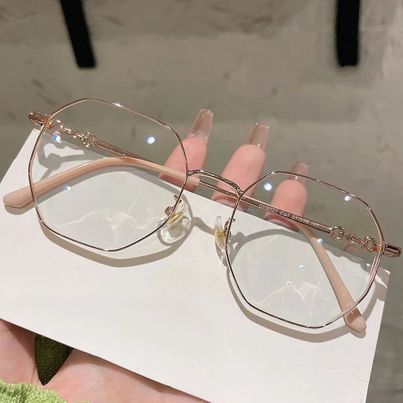 Women's Smart Photochromic Prescription Glasses – Color-Changing Outdoor Sunglasses for Myopia