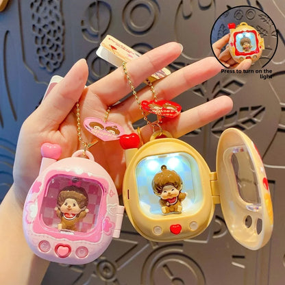Mini Retro TV Light-Up Keychain – Y2K Aesthetic Doll Charm, Cute Bag Accessory & Birthday Gift