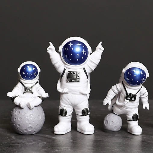 4-Piece Astronaut Figurine Set – Spaceman Statue Sculpture Educational Toy & Desktop Home Decoration Gift for Kids
