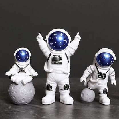 4-Piece Astronaut Figurine Set – Spaceman Statue Sculpture Educational Toy & Desktop Home Decoration Gift for Kids