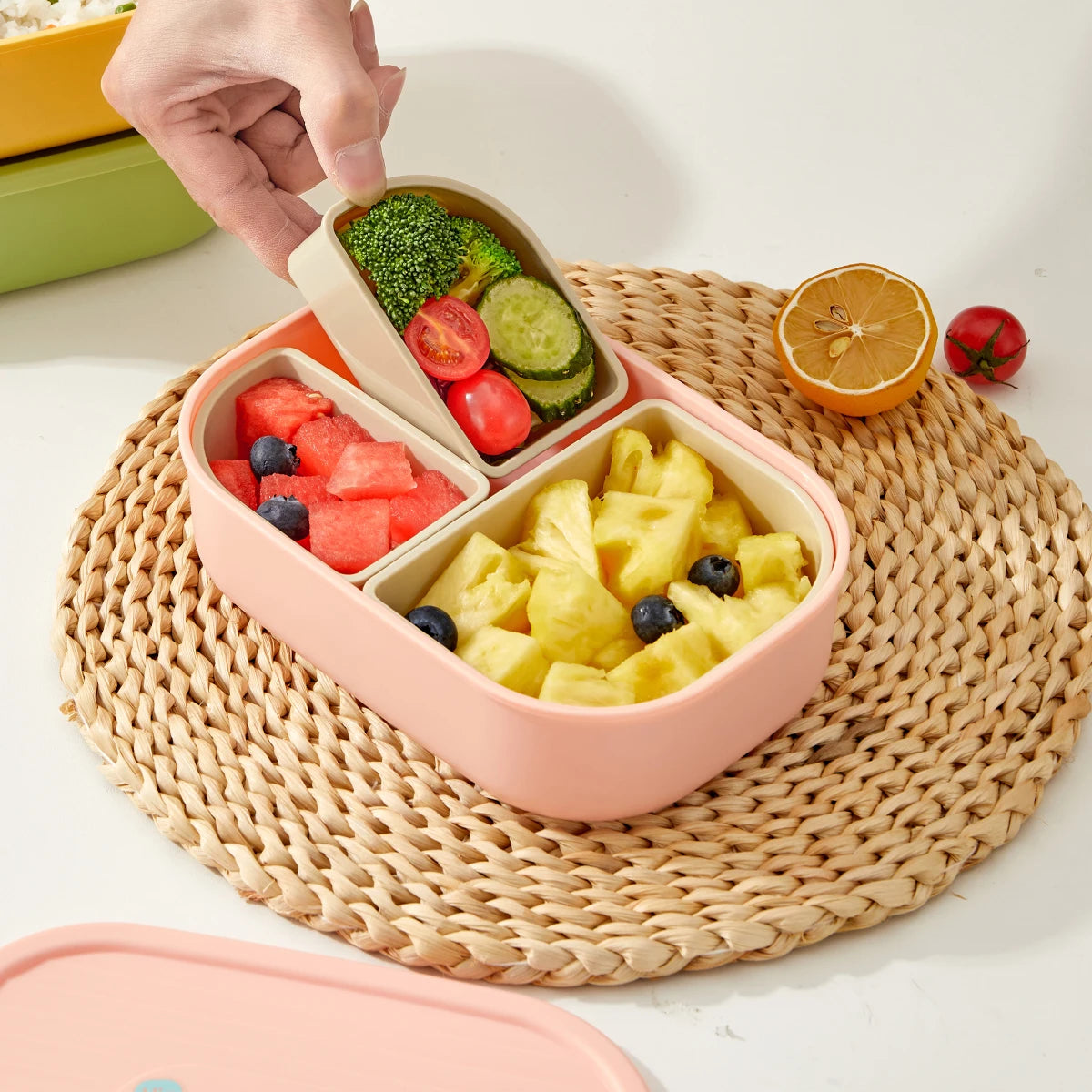 WORTHBUY 3-Grid Portable Lunch Box – Outdoor Sealed Divided Food Container, Detachable Plastic Microwave-Safe Box for Kids & Students