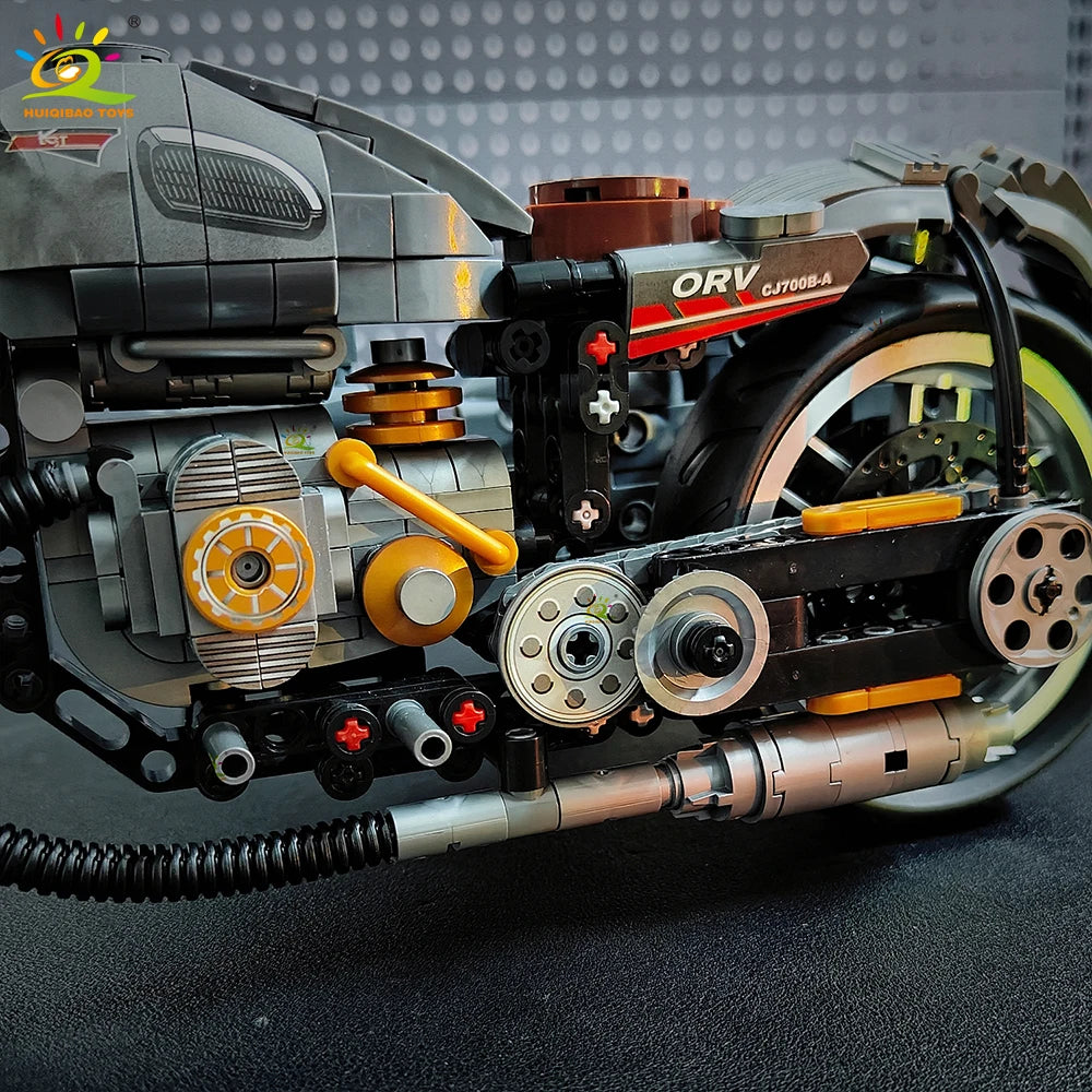 HUIQIBAO 808PCS Technical Motorcycle Building Blocks Set – City Moto Racer Model Kit Bricks Toy for Kids, Boys & Adult Collectors DIY Construction Gift