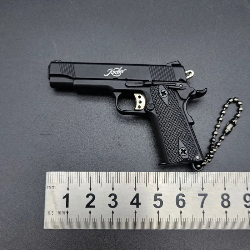 Mini 1:3 Metal Gun Model Keychain – 1911 Toy Pistol, Simulation Game Model for Children, Collectible Gift