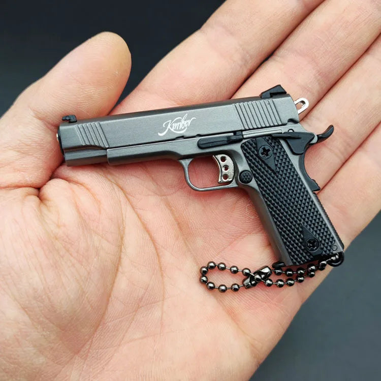 Mini 1:3 Metal Gun Model Keychain – 1911 Toy Pistol, Simulation Game Model for Children, Collectible Gift