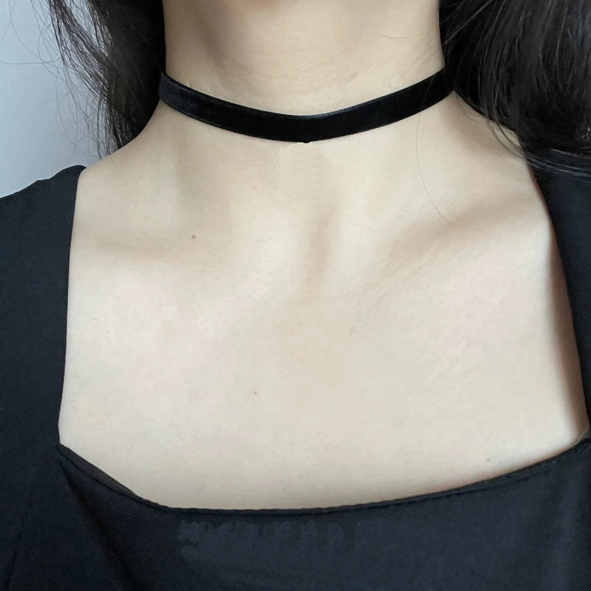 Vintage Black Velvet Choker - Simple Strap Neckband Collarbone Necklace Fashion Accessory