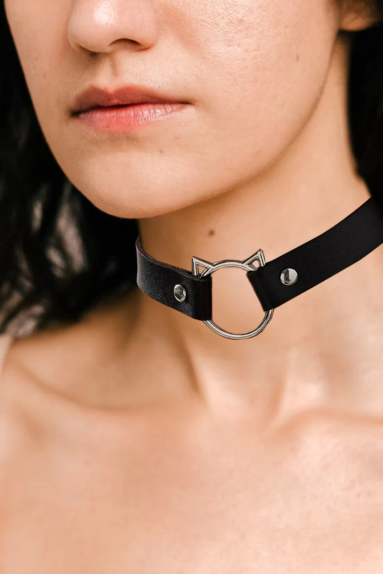 Gothic Punk Leather Choker Necklace – Adjustable O-Ring Collar for Halloween, Cosplay & Alternative Fashion