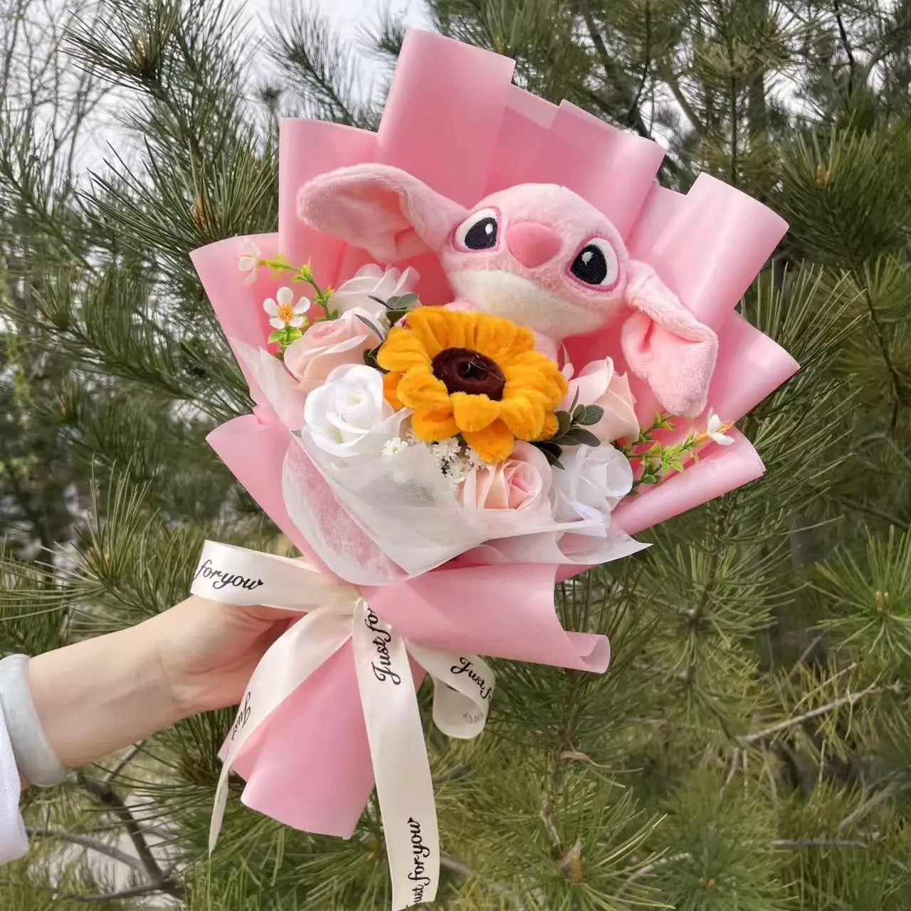 Cartoon Stitch Plush Doll with Flowers – Handmade Stuffed Animal Bouquet for Valentine’s, Christmas & Graduation Gifts