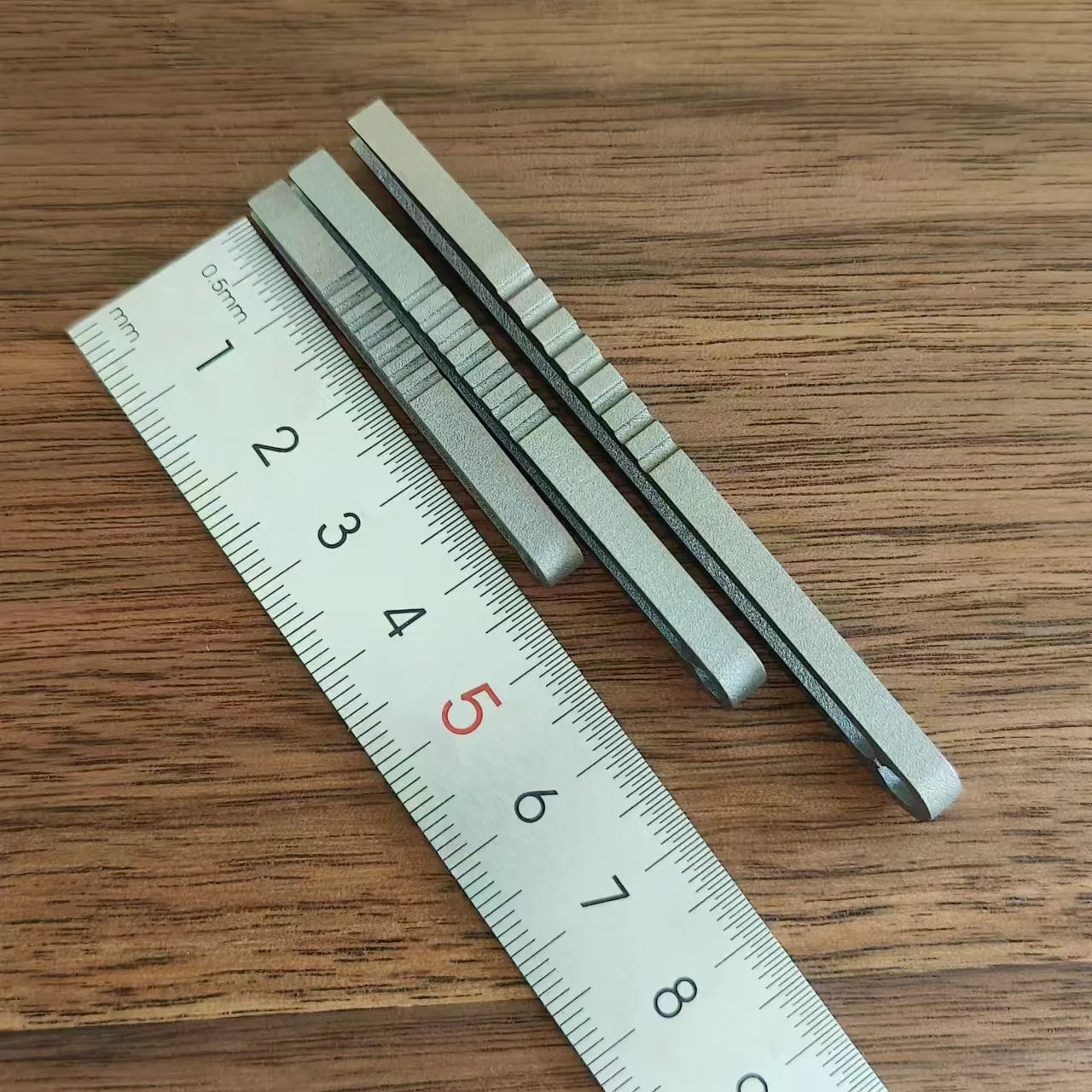 Titanium TC4 Clip Tweezers – EDC Multipurpose Precision Pick-Up Clamping Tool for Outdoor & Maintenance, 6 Colors