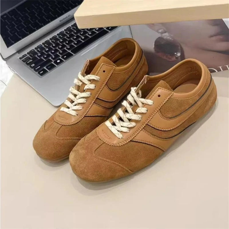 German 2025 Women’s Leather Sneakers — Retro Lace-Up Flat Training Shoes, Large Size Forrest Gump Style