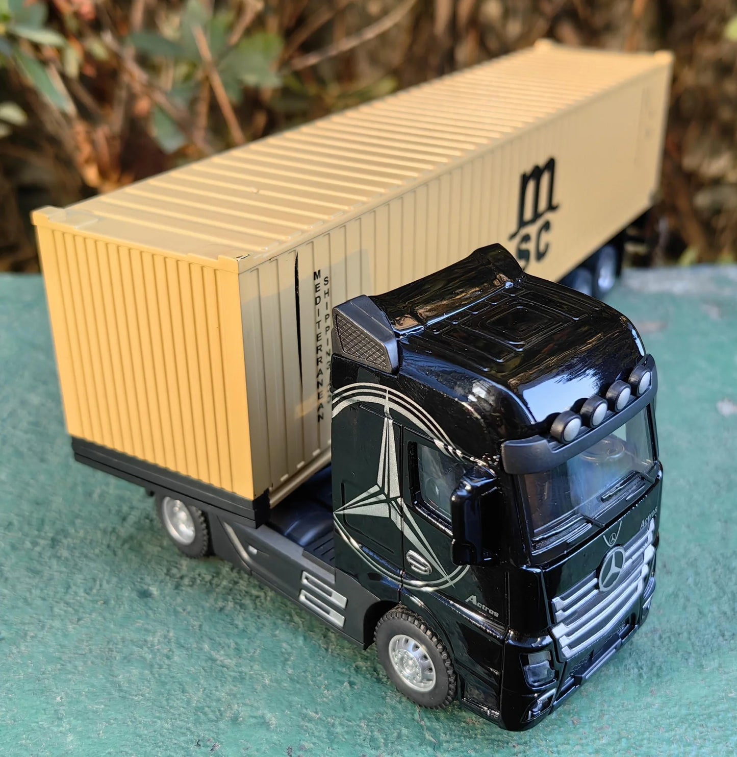 1:50 Large Diecast Alloy Truck Model – Pull-Back Container Toy with Sound & Light for Boys’ Gifts