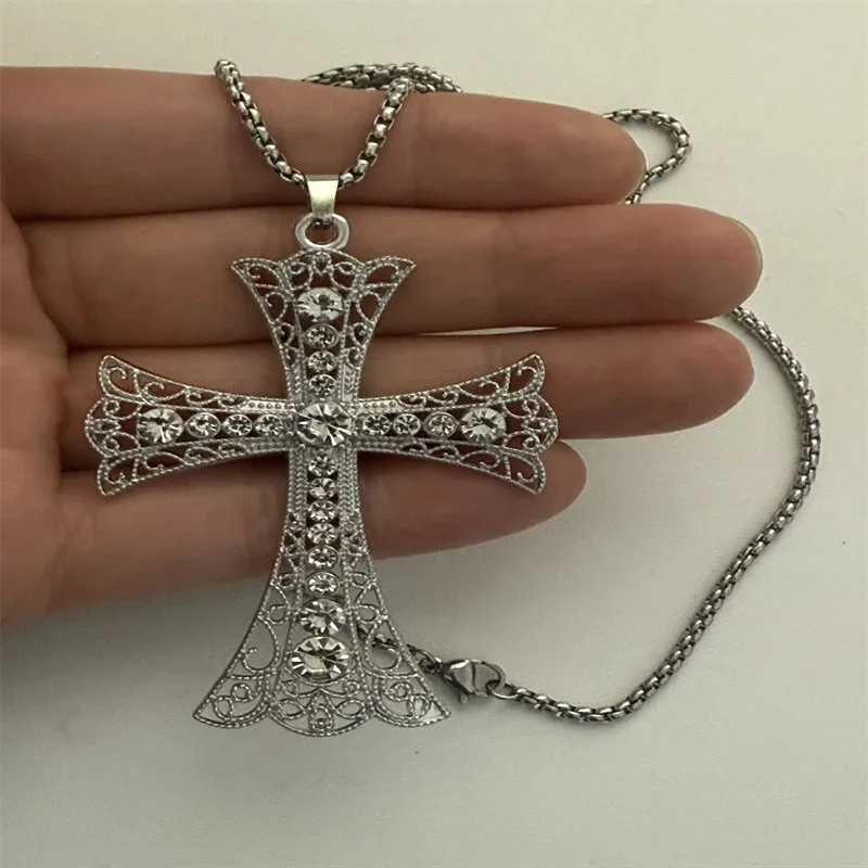European & American Retro Gothic Cross Necklace – Unisex Hip-Hop Fashion Pendant for Men & Women, Street Style Trendsetter Jewelry Accessory