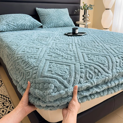 Soft Luxury Plush Bed Cover – Thick Winter Bedspread with Deep Pockets, Machine Washable Fitted Sheet