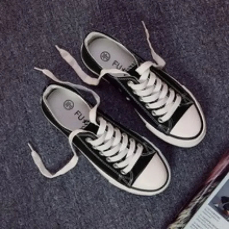 Low-Top Vulcanized Canvas Sneakers for Women - Black Platform Tennis Shoes, Classic Student and Couples Skateboard Flats