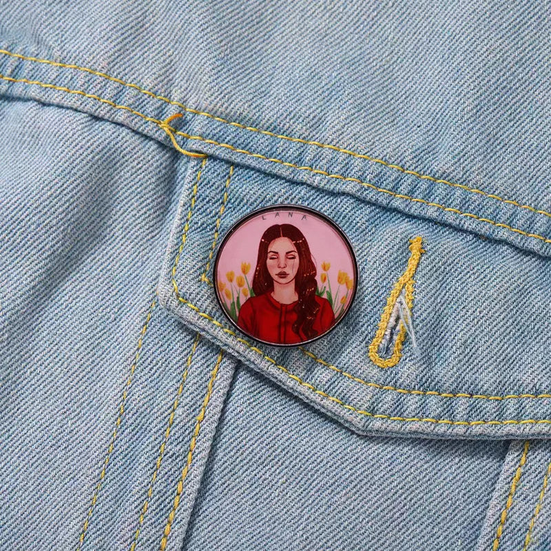 Lana Del Rey Diva Lapel Pin Badge – Fashion Enamel Brooch for Shirts, Sweaters & Coats, Unique Jewelry Accessory Gift for Women & Fans