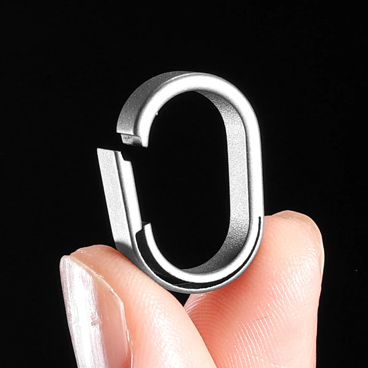 Luxury Titanium Key Ring Quickdraw — Lightweight EDC Carabiner Keychain for Men & Women