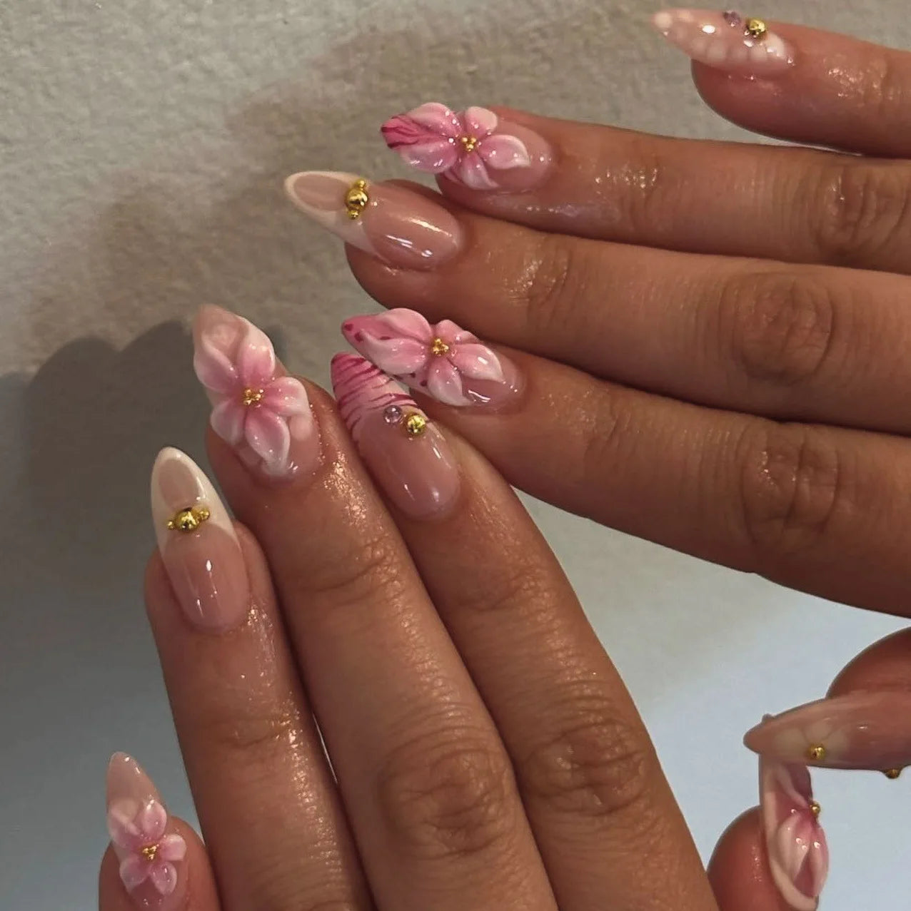 24PCS Strawberry Bow Press On Nails - Red Short Almond Pearl Starlight Floral False Nail Art Tips