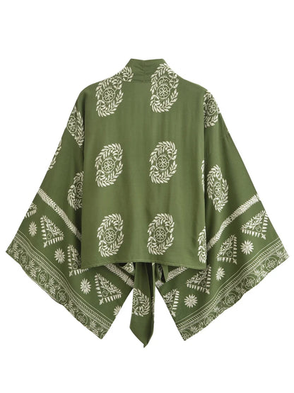 Vintage Boho Women Kimono Cover Up – Floral Print Batwing Sleeve Short Robe for Swimwear, Bikini Beachwear & Resort Outfit