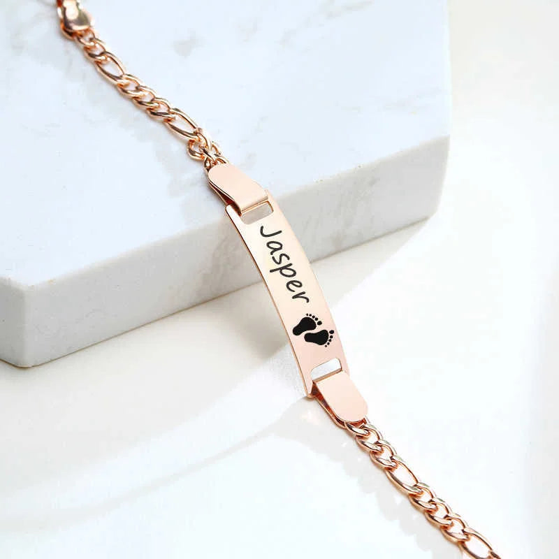 Custom Engraved Mom Bracelet – Personalized Figaro Link Bangle with Names & Birthday Date