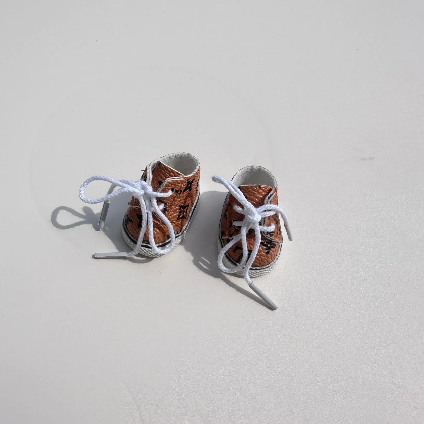 17CM LABUBU Doll Shoes – Lace-Up Printed Sneakers Pendant Accessory for Labubu Dolls