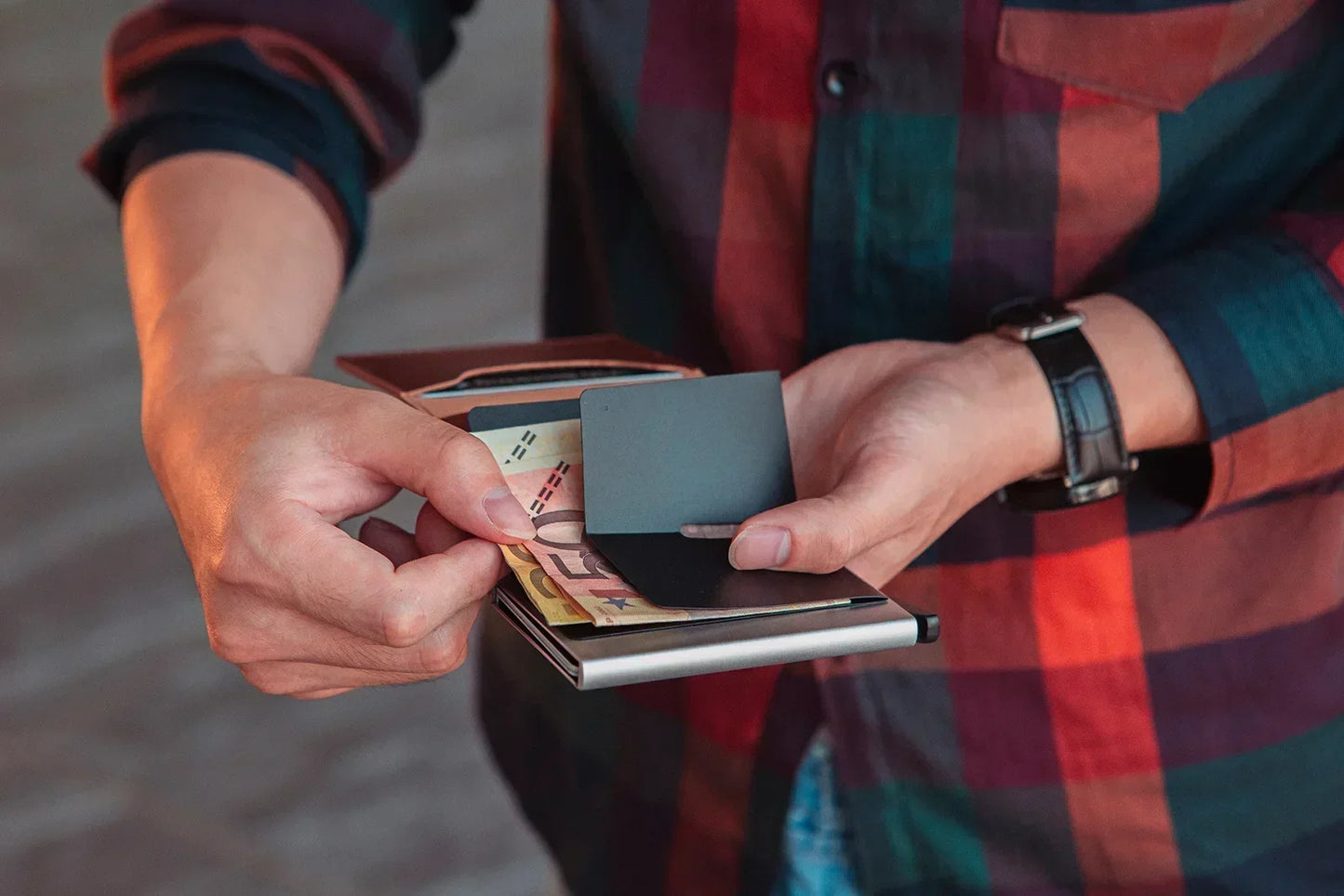 Carbon Fiber Credit Card Holder Wallet for Men - RFID Slim Pop-Up Metal Minimalist Case, Black