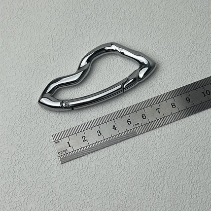 Twisted Metal Carabiner Keychain – Multifunctional Gothic Key Ring for Backpack & Waist Hanging Decor
