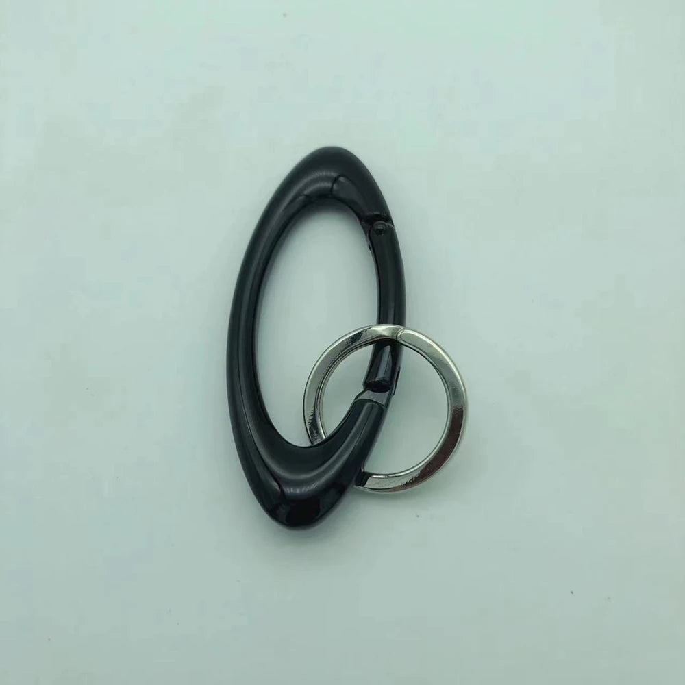 Twisted Metal Carabiner Keychain – Multifunctional Gothic Key Ring for Backpack & Waist Hanging Decor