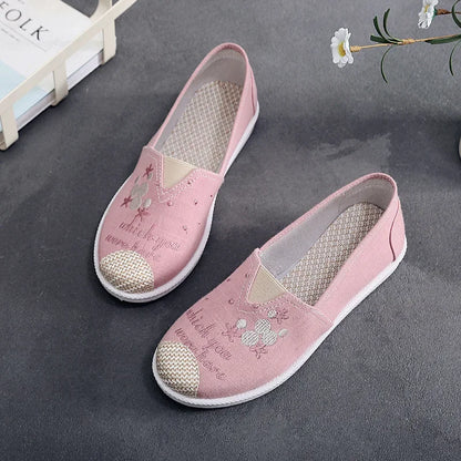 Women’s Breathable Mesh Slip-On Flats - Lightweight Casual Printed Fisherman Shoes for Everyday Fashion