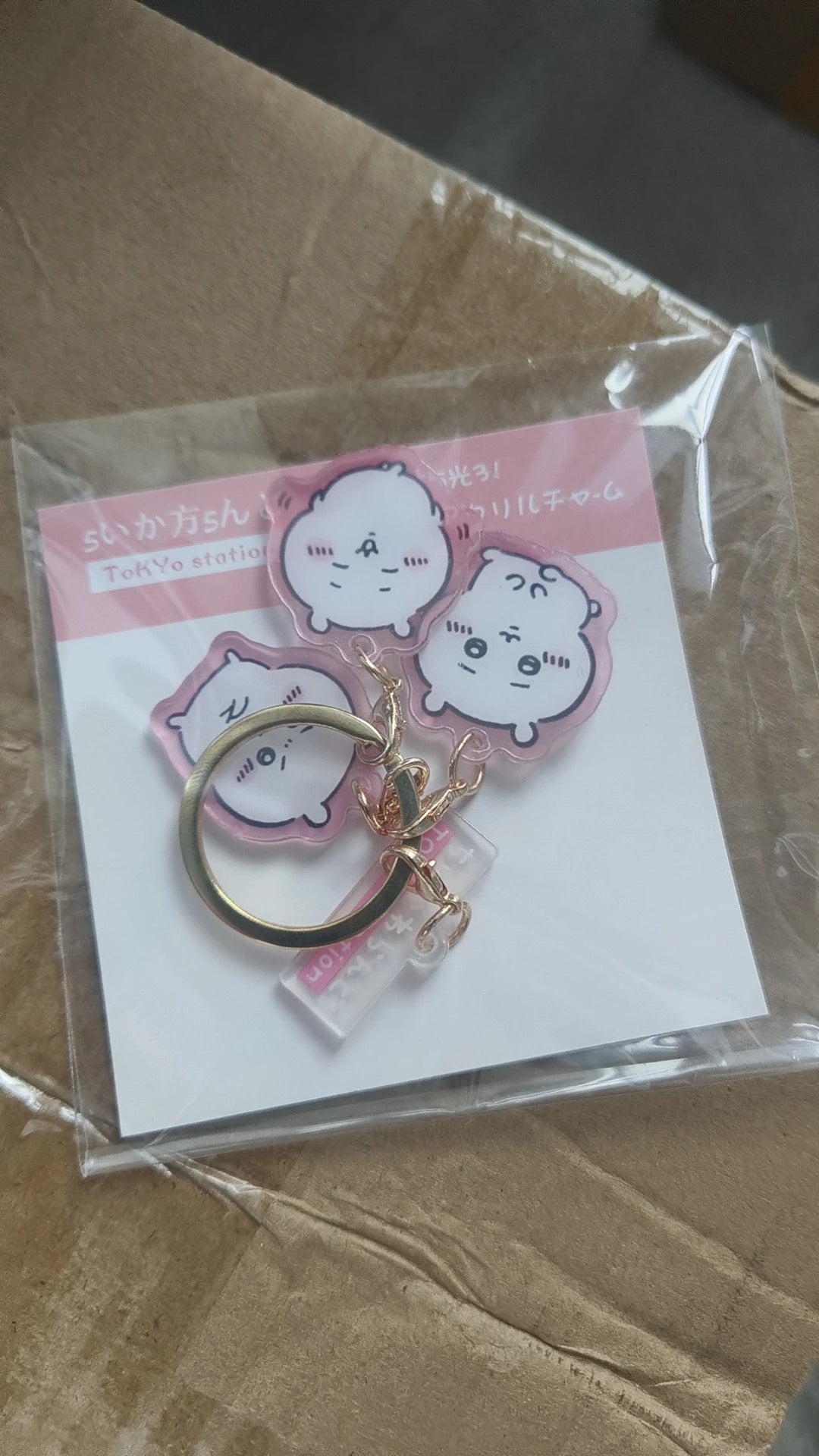 Chiikawa Hachiware USAGI Momoka Acrylic Keychain – Cute Cartoon Pendant for Bags & Gifts