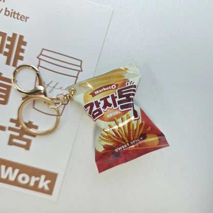 Simulation Instant Noodles Keychain – Mini Snack Phone Pendant Bag Charm, Christmas and New Year Gift Accessory